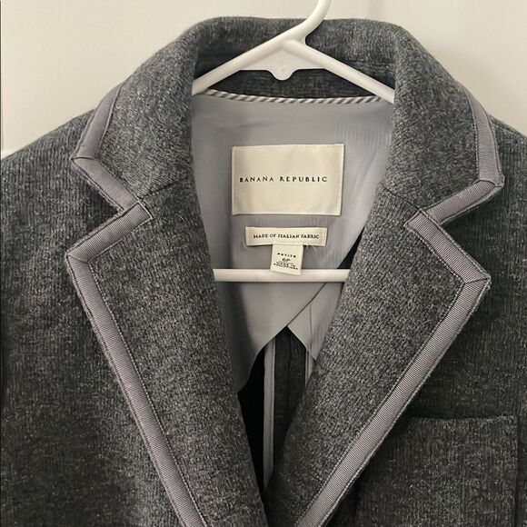 Classic Banana Republic Gray Women's Blazer - Picture 3 of 7
